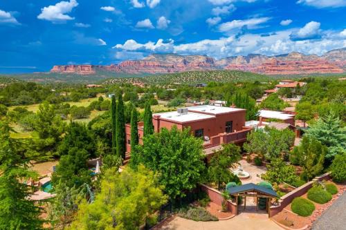 West Sedona House | Mystic Sunset by AvantStay Thunder Mountain View Pool Driving Range Casita