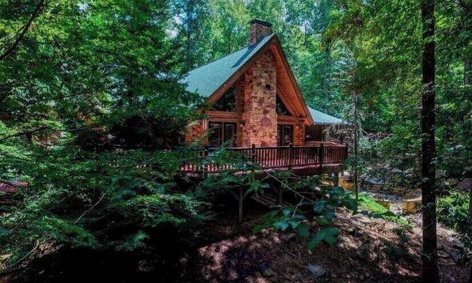 Hillsborough Cabin | Mystical Retreat 10+Acres Close to Hillsborough,Chapel Hill & Durham