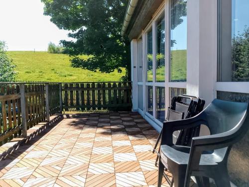 Auerbach Apartment | Nähe Plohn Park - FEWO mit Spielzimmer und Balkon, DZ