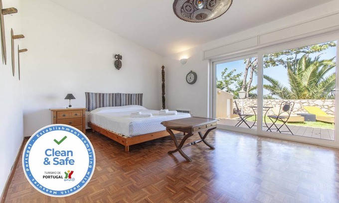 Ameijeira Apartment | N - Bedroom 2 in the Astonishing Bayview Guesthouse