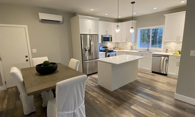 Youbou House | "Charming 3-Bedroom Cowichan Lake Cottage Getaway!"