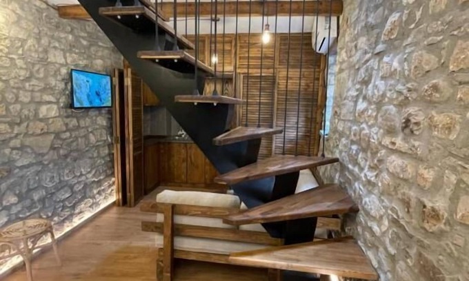 Berat Hotel | N'Gorice