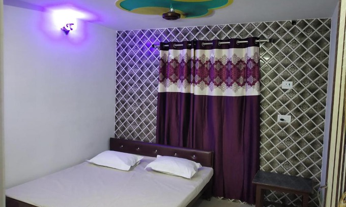 Varanasi Hotel | N.H.Y.N HOME STAY