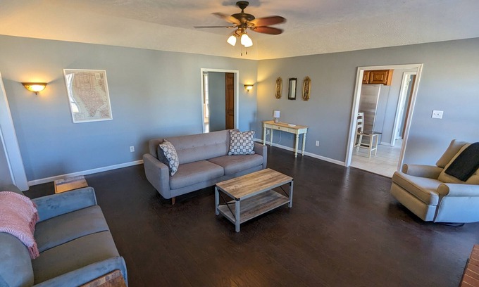 Jackson House | N. Jackson 3BR Oasis - Walk to Stores & Foodn