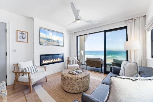 Mission Beach House | N Oceanfront Masterpiece with Rooftop & Hot Tub