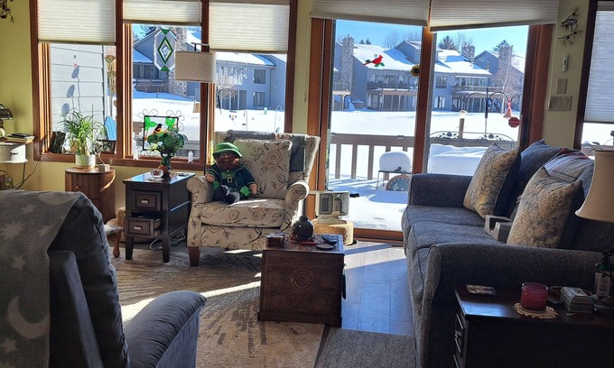 Green Bay Condo | n Spacious 3-bedroom condo on Lake Largo in nice Green Bay, Wisconsin