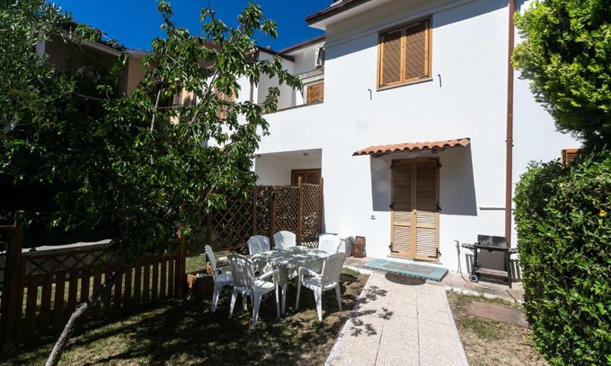 Numana Apartment | N039 - Numana, villa con giardino a due passi dal mare
