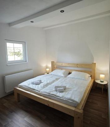 Nepomuk House | Na Samotě u tratě