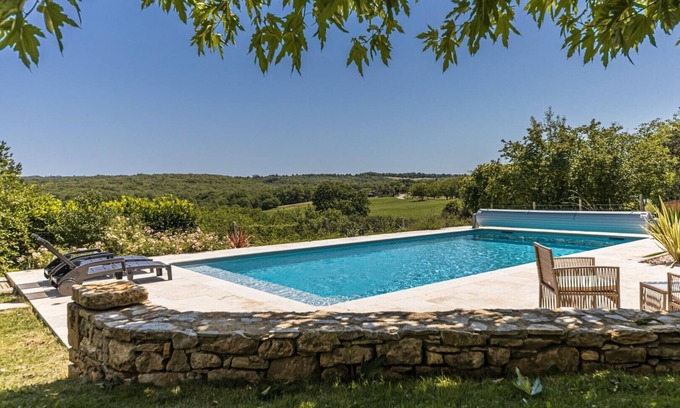 Nadaillac-de-Rouge Villa | Nadaille is a beautiful property in Périgord style