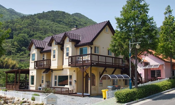 Namhae Apartment | Namhae Bins House Pension