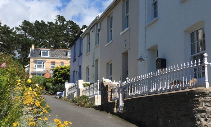 Instow Cottage | Nannys Cottage, dog friendly, high standard throughout, 2 mins to beach