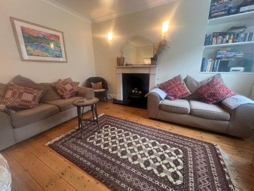 Aberaeron House | Nant Meigan, Georgian Townhouse in centre of Aberaeron, dog friendly