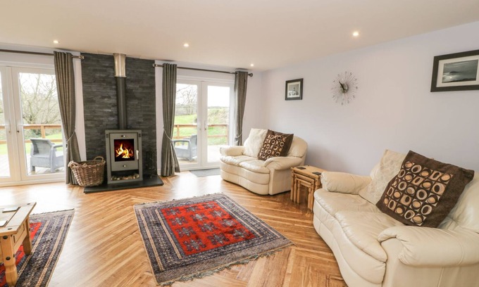 Garn Fadryn Cottage | Nant Y Felin Lodge
