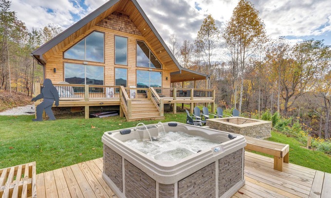 Andrews Cabin | Nantahala Forest Cabin w/Fire Pits & Hot Tub!