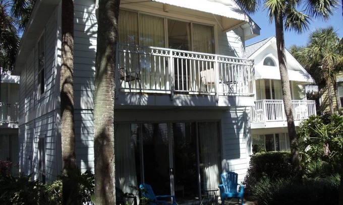 Crystal Beach Cottage | Nantucket Cottage A - 3 min stroll to beach.