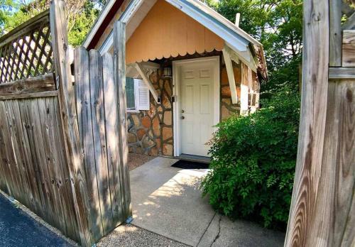 Eureka Springs Apartment | Napa Rock Cottage/#7 Oak Crest