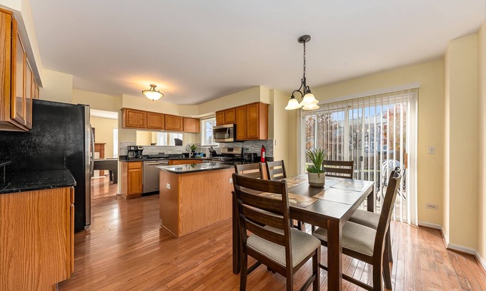 Naperville House | Naperville Rental - Skylane Dr