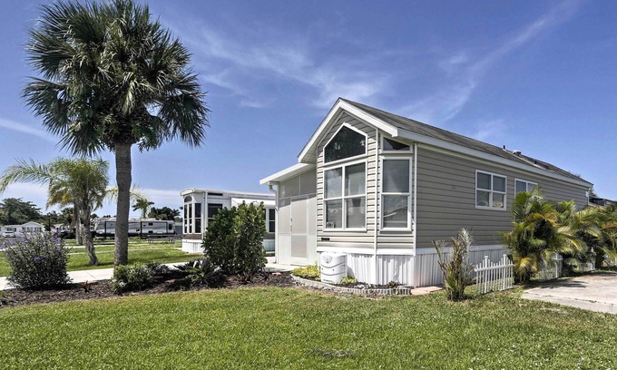 North Naples Cottage | Naples Home w/Lanai & Shared Pool < 4 Mi to Beach!