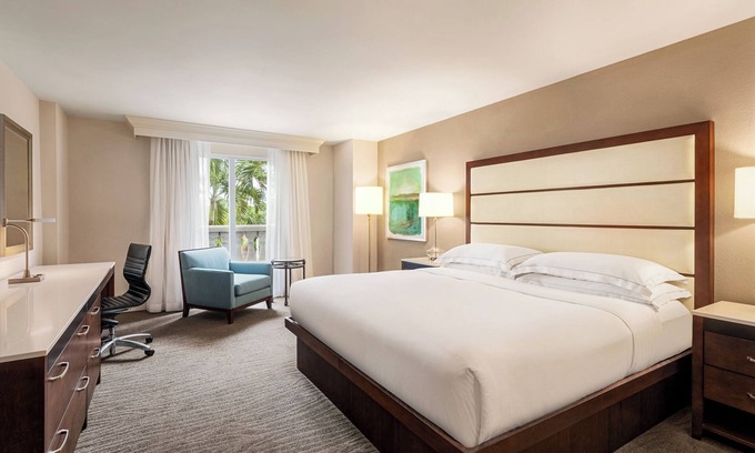 Park Shore Hotel | Naples' Stylish Unit w/Shuttle to the Beach and Outdoor Pool | Free Parking