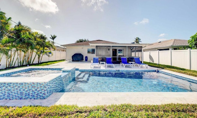 Naples Park House | Naples Vacation Home Private Pool and Hot Tub!