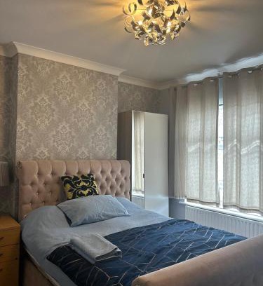 Brierley Hill House | Narie Little Cottage