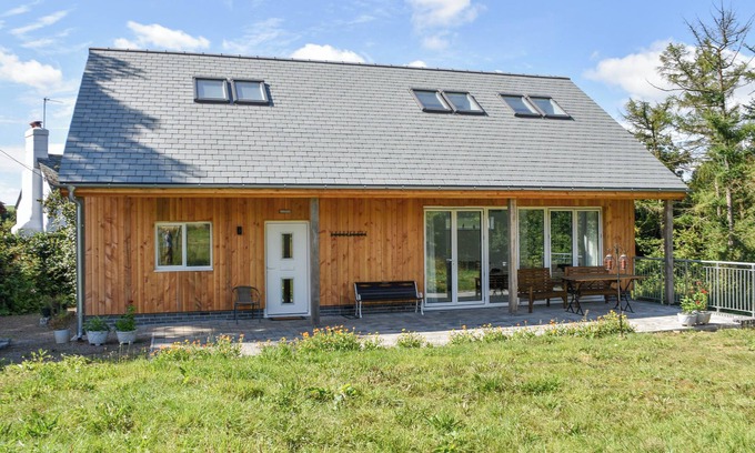 Kingswear Cottage | NARRACOTT DOWN, pet friendly, with a garden in South Molton