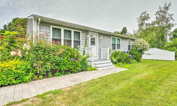 Narragansett House | Narragansett Escape by Narrow River & Beaches