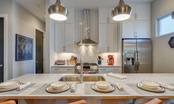 Nashville House | Nashvegas 13 Beds Rooftop Views Mins to Broadway