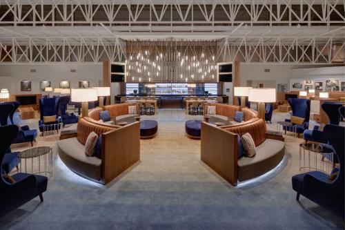 Merry Oaks Hotel | Nashville Airport Marriott