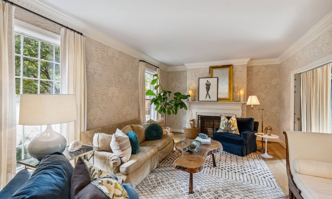 Green Hills House | Nashville/Green HIlls Cozy Family Home. Great for entertaining. Pet Freindly