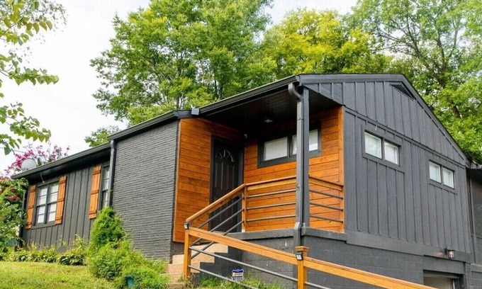 Woodbine House | Nashville palace .The home away from home.