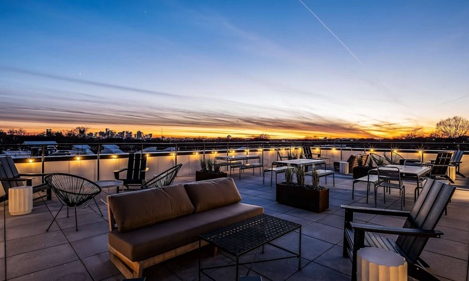 Talbot's Corner Apartment | Nashville Vibes Rooftop Karaoke Fire Pit Downtown