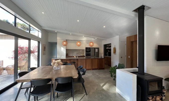 Mangawhai House | Native bush paradise. 10 mins to beach!