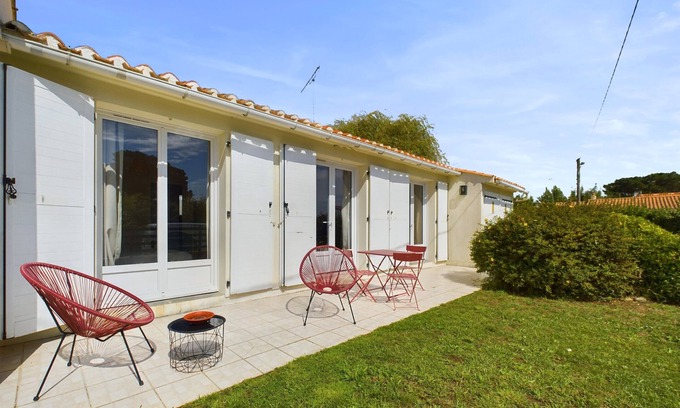 Brem Sur Mer Ski Chalet | Nature and discovery for 8 people in Brem-sur-Mer