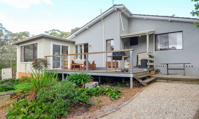 Wentworth Falls House | Nature Lovers Dream Hikes Fireplace