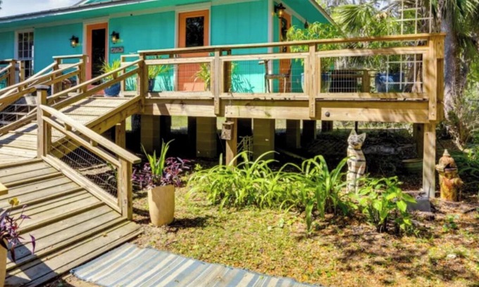Apalachicola Cottage | Nature lover’s cottage Kayak or relax on Mitchell Creek -3 miles to Apalachicola