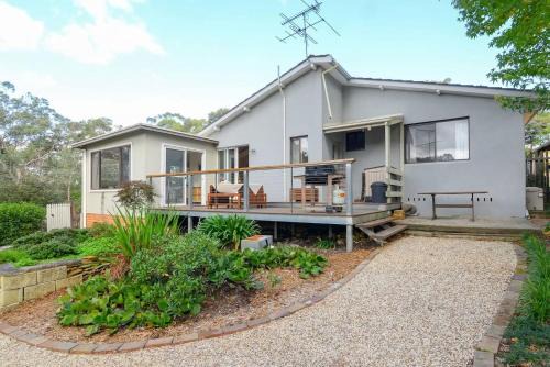 Wentworth Falls House | Nature Lovers Dream Hikes Fireplace