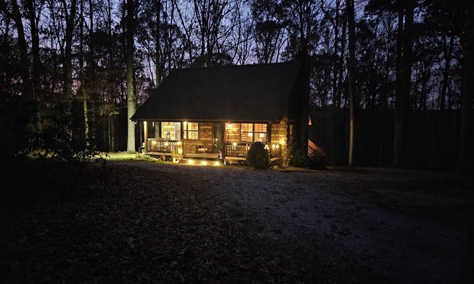 Fairview Cabin | Nature Lovers Paradise- Rustic Cabin on 2 acres with a creek!