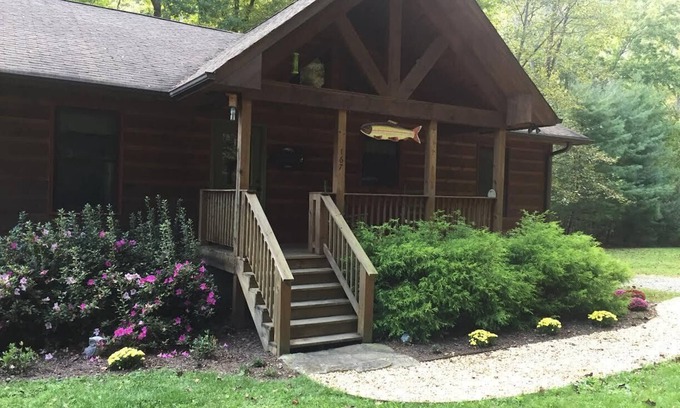 Robbinsville Cabin | Nature's Delight in Robbinsville NC: Snowbird Creek, Dragon's Tail and Trout