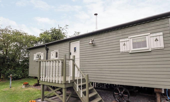 Louth Cottage | NATURE'S NOOK, romantic, character holiday cottage in Louth