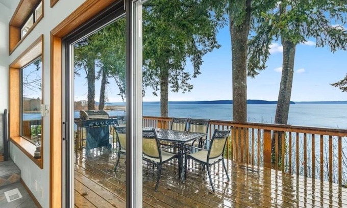 Brinnon House | Nature's Paradise Hood Canal 4 b/r sleeps 6 Waterfront Home w/NatGeo Views