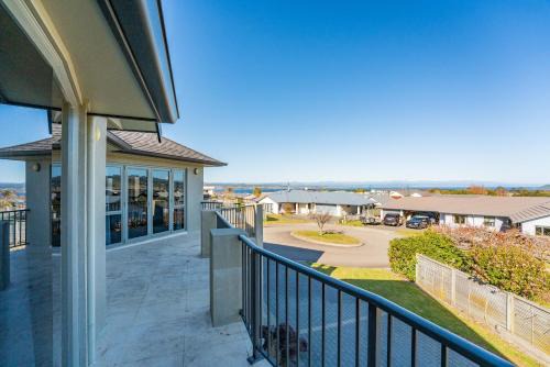 Nukuhau House | Nature Vistas - Lake Taupo Holiday Home