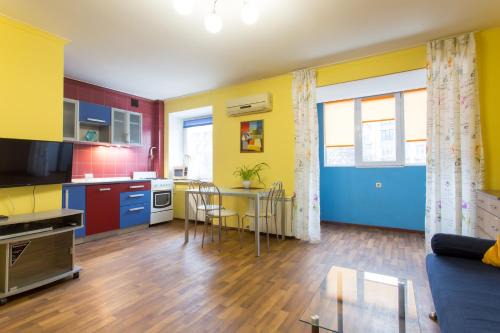 Dzerzhyns'kyi District Apartment | Nauky avenue