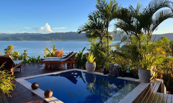 Savusavu Bed & Breakfast | Naveria Heights Lodge