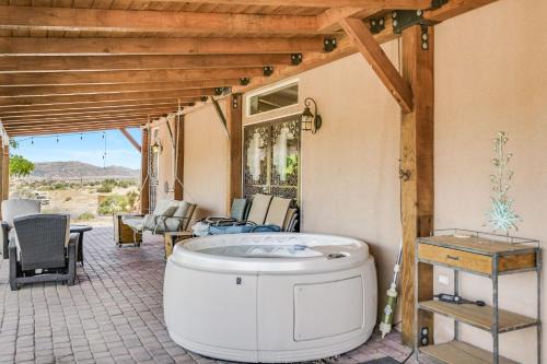 Pioneertown House | Navigate Stays Pioneertown Retreat w Hot Tub