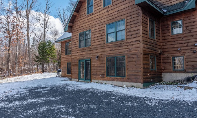 Carrabassett Valley Apartment | nCharming apartment situated on West Mountain.
