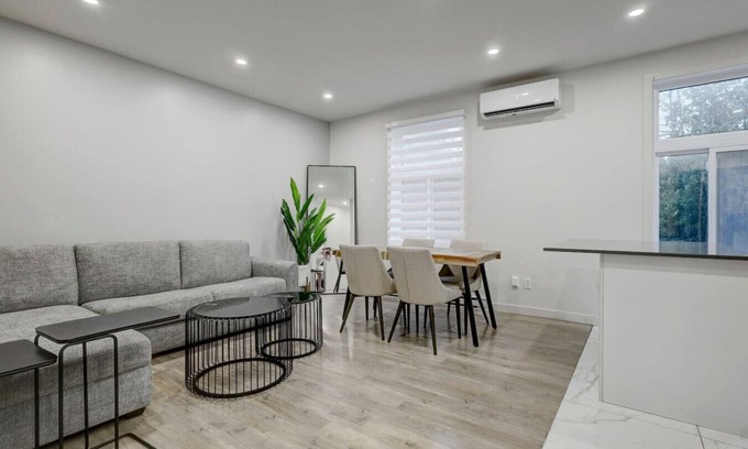 Cote-Des-Neiges—Notre-Dame-De-Grace Apartment | NDG Loft |A Contemporary Urban Retreat