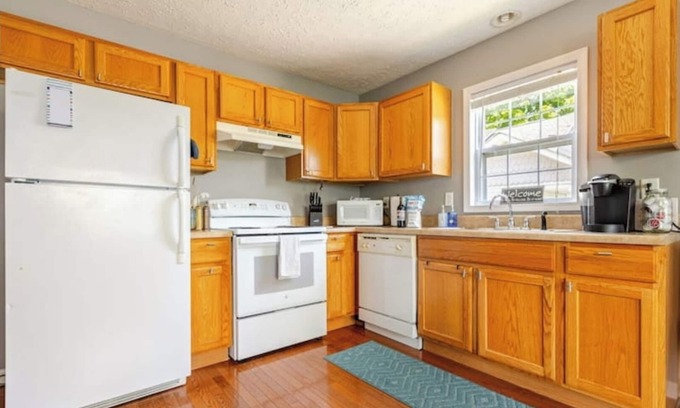 Historic Montford Apartment | nDowntown walkable 2-bedroom with everything needed for two couples or more.