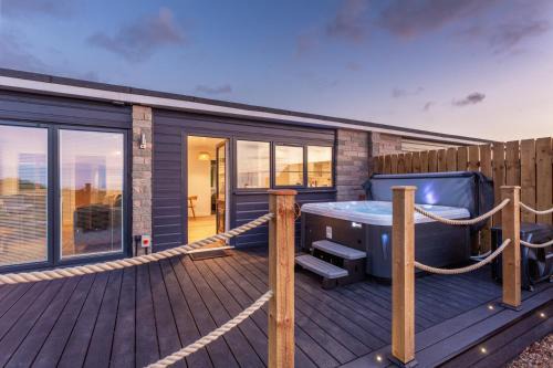Hele House | NDR Sea view Three bedroom Residence with private hot tub