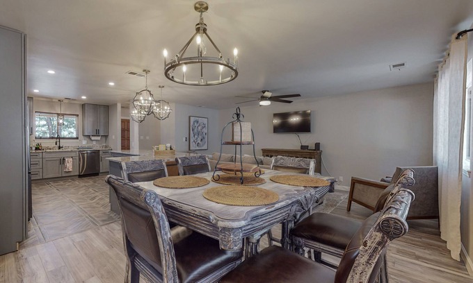 Northeast Heights House | NE Heights Tram Home by Casa De Collins